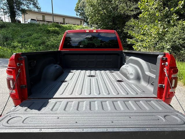 Used 2024 RAM 2500 Tradesman w/ Chrome Appearance Group AWD/4WD image 8