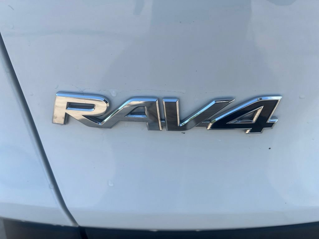 Used 2023 Toyota RAV4 XLE AWD/4WD image 9