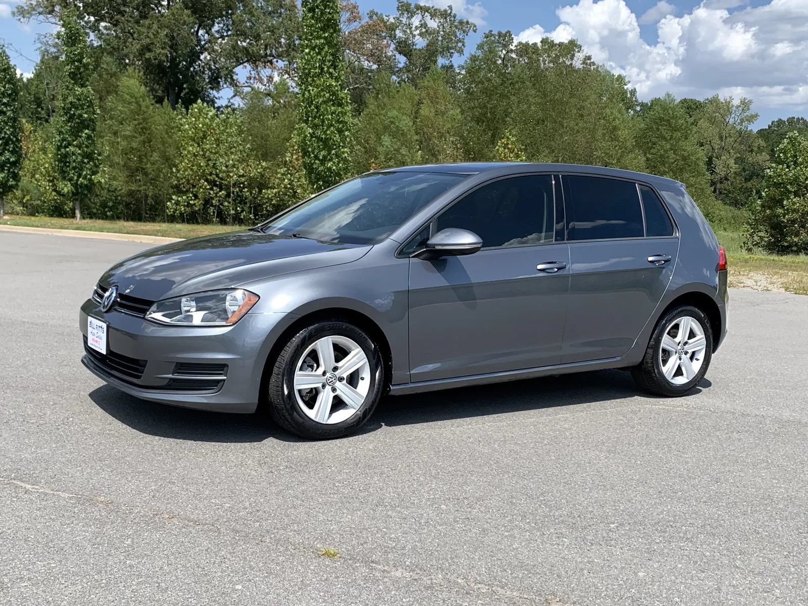 Used 2017 Volkswagen Golf 4-Door FWD image 3