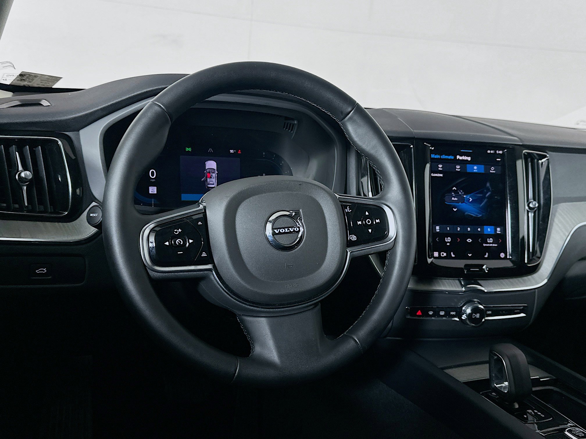 Used 2025 Volvo XC60 B5 Plus image 18