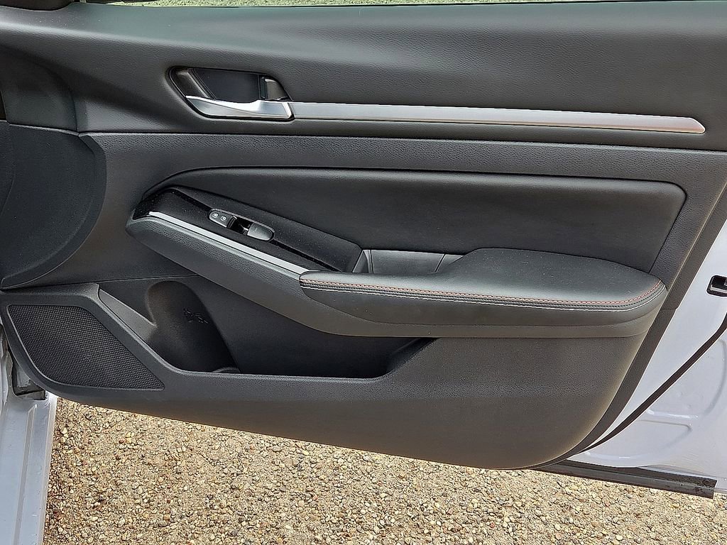 Used 2024 Nissan Altima 2.0 SR image 15