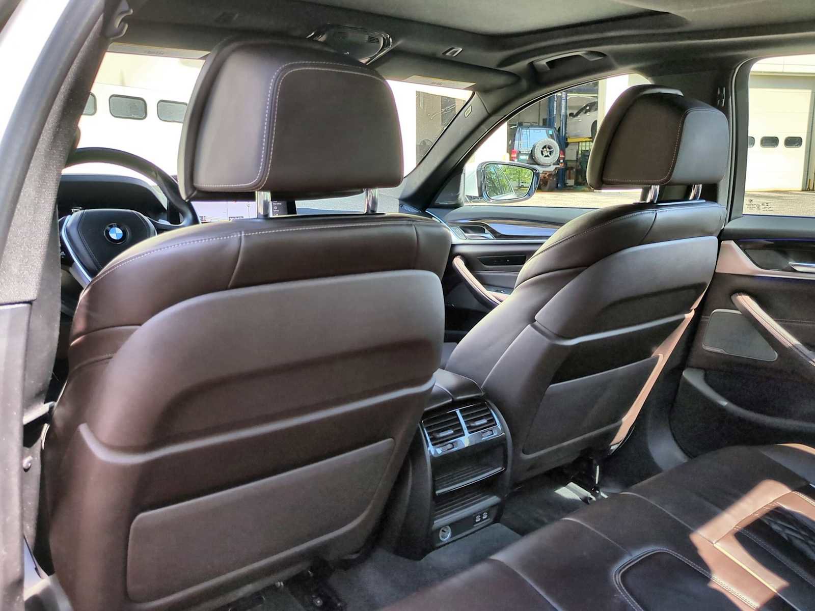 Used 2021 BMW 530i xDrive w/ Premium Package image 18