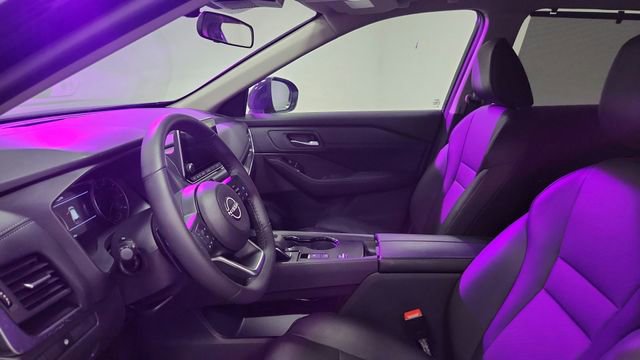 Used 2024 Nissan Rogue SV w/ SV Premium Package image 9