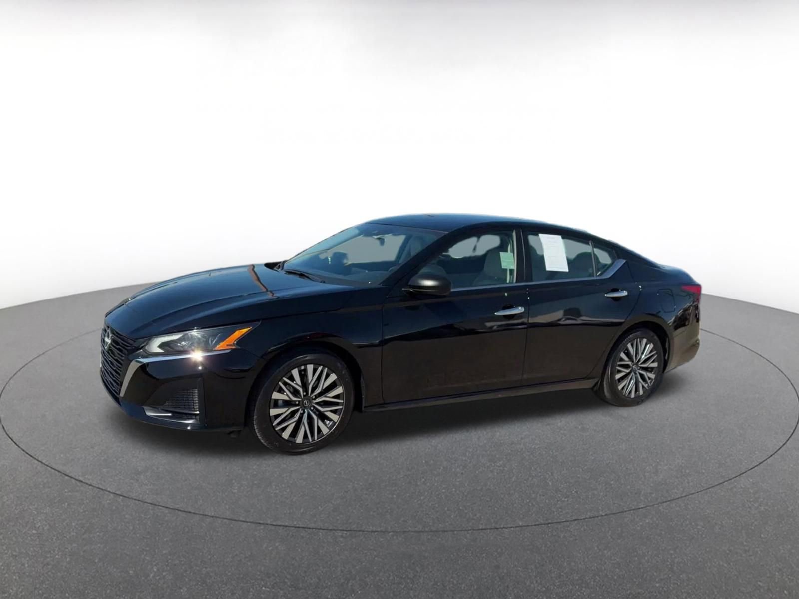 Used 2025 Nissan Altima 2.5 SV image 8