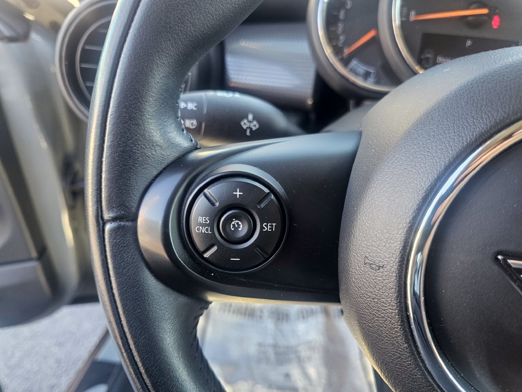Used 2021 MINI Cooper 2-Door Hardtop FWD image 15