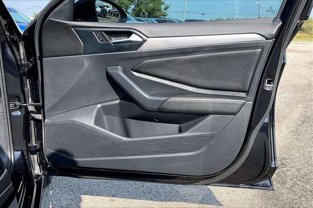 Used 2024 Volkswagen Jetta Sport image 29