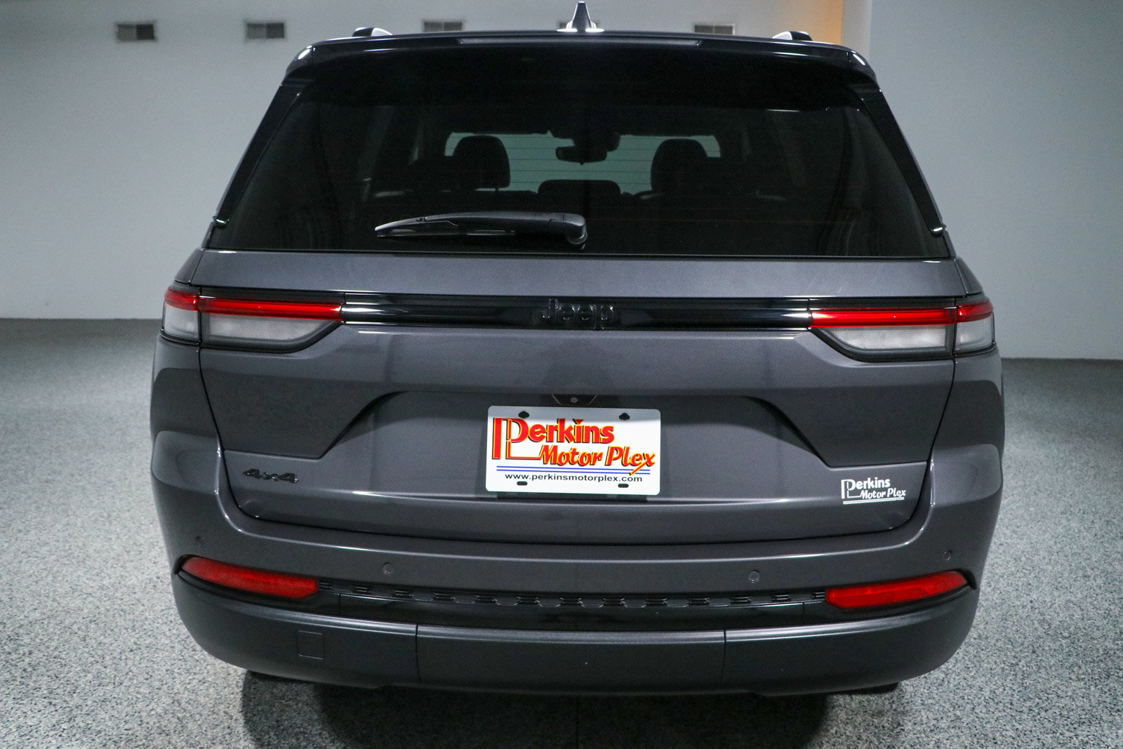 Used 2023 Jeep Grand Cherokee Altitude AWD/4WD image 8