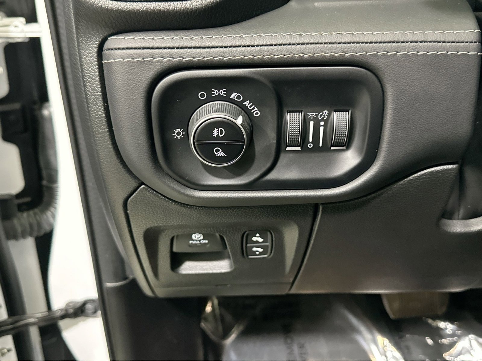 Used 2023 RAM 1500 Limited image 17