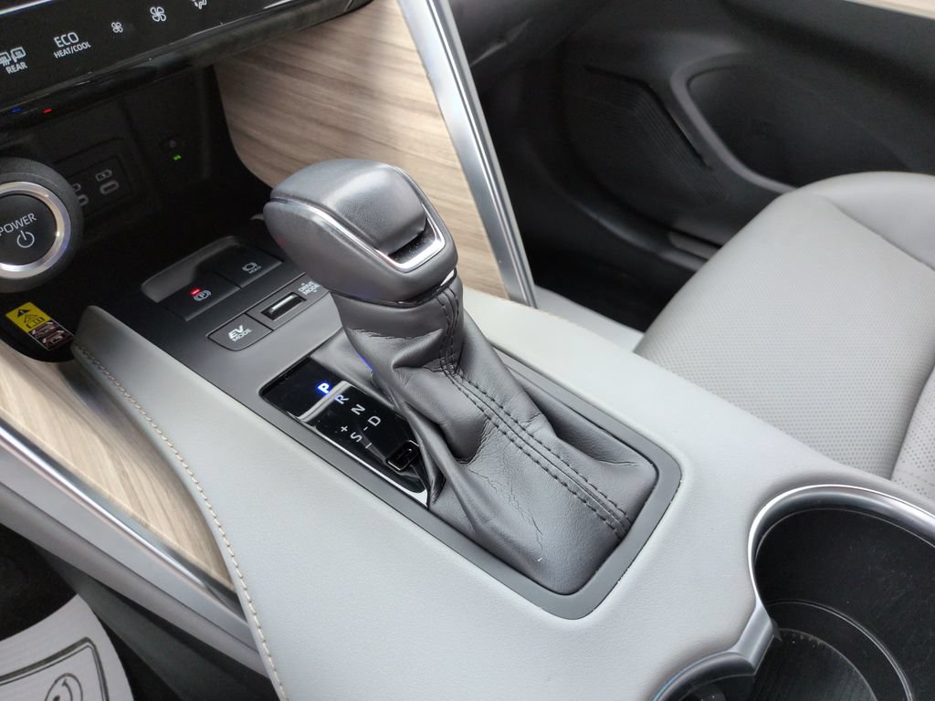 Certified 2024 Toyota Venza Limited AWD/4WD image 24