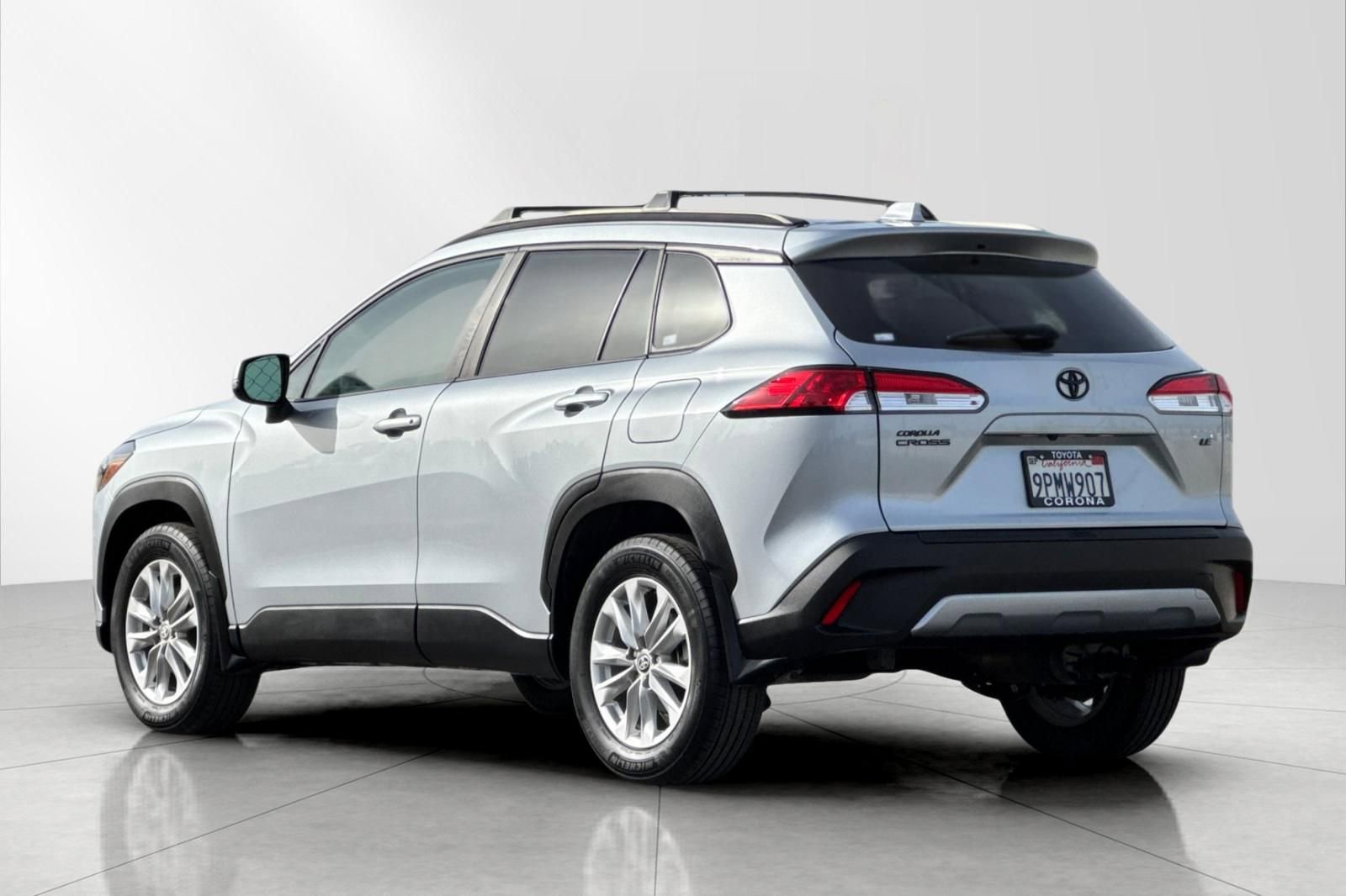 Used 2024 Toyota Corolla Cross LE image 6