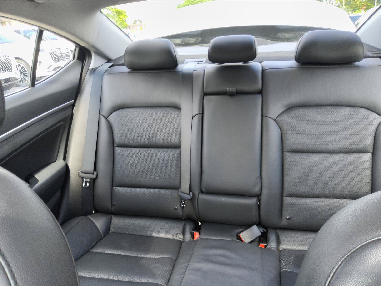 Used 2017 Hyundai Elantra Limited w/ Limited Tech Package 04 FWD image 18