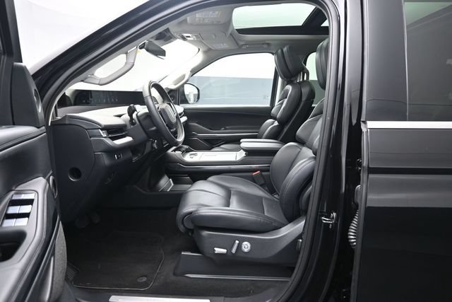 Certified 2025 Lincoln Navigator L Reserve AWD/4WD image 10