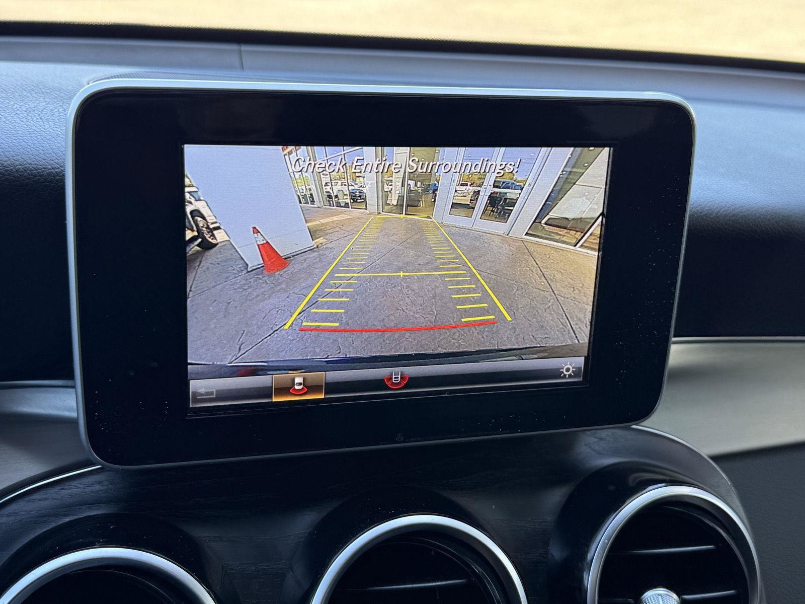 Used 2019 Mercedes-Benz GLC 300 4MATIC image 24