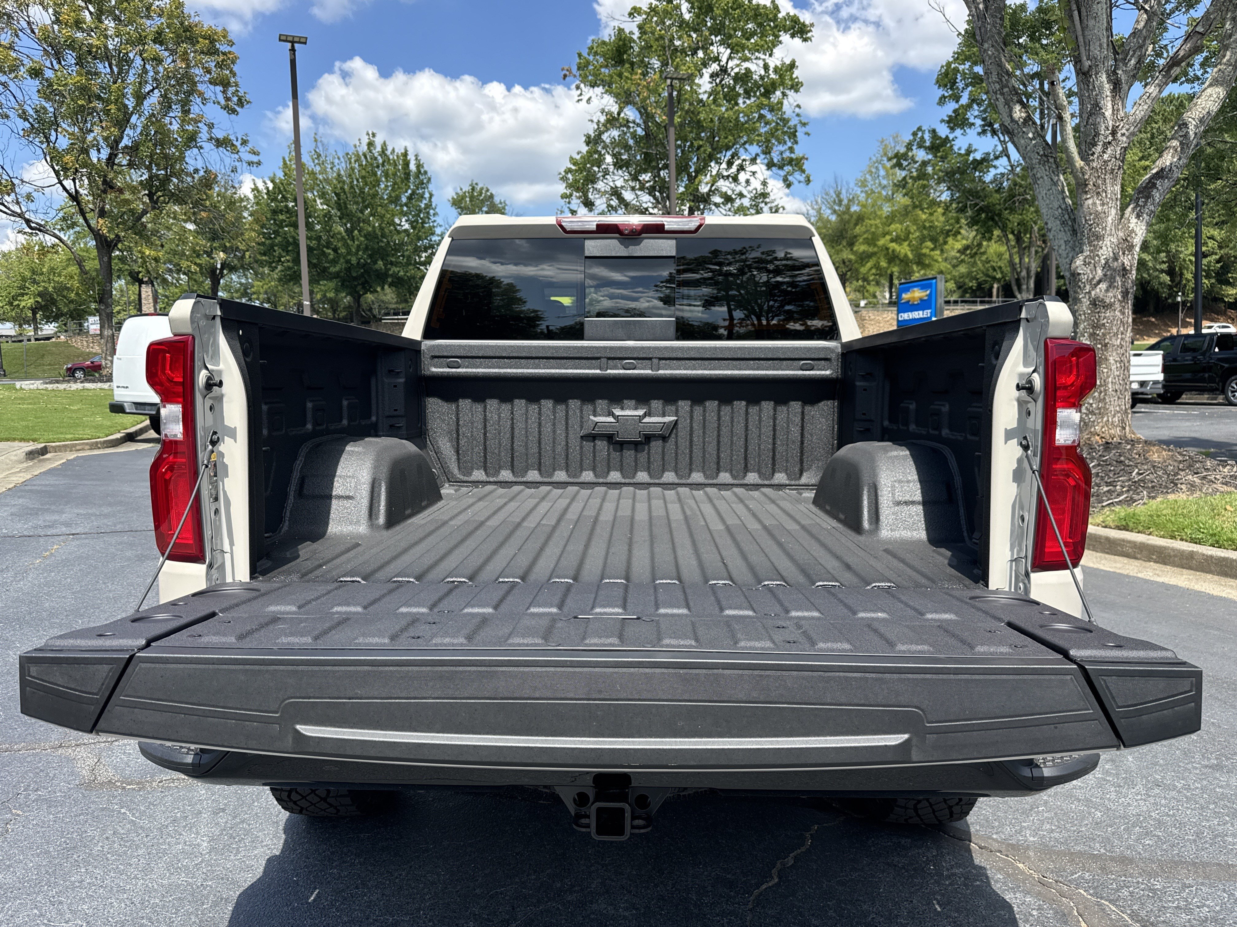 New 2026 Chevrolet Silverado 1500 ZR2 w/ LPO, Dark Essentials Package AWD/4WD image 18