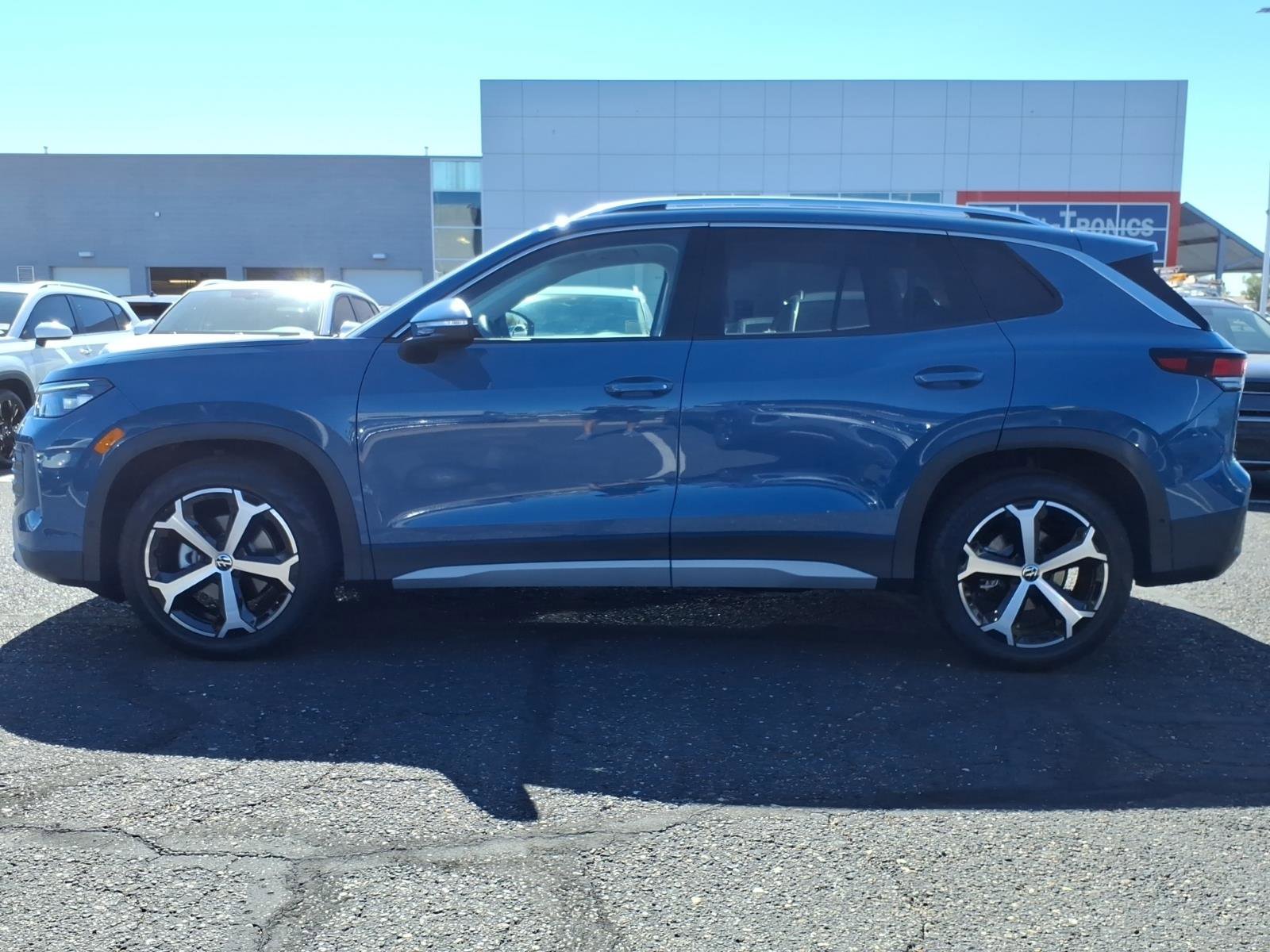 New 2026 Volkswagen Tiguan SE image 2