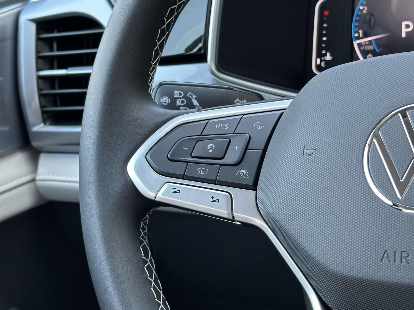 New 2025 Volkswagen Taos SEL image 15