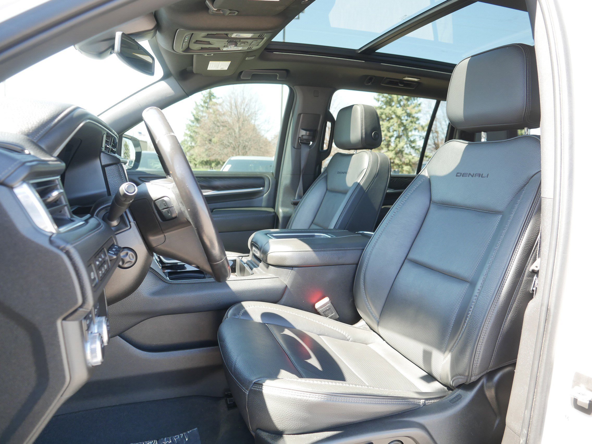 Used 2022 GMC Yukon XL Denali image 34