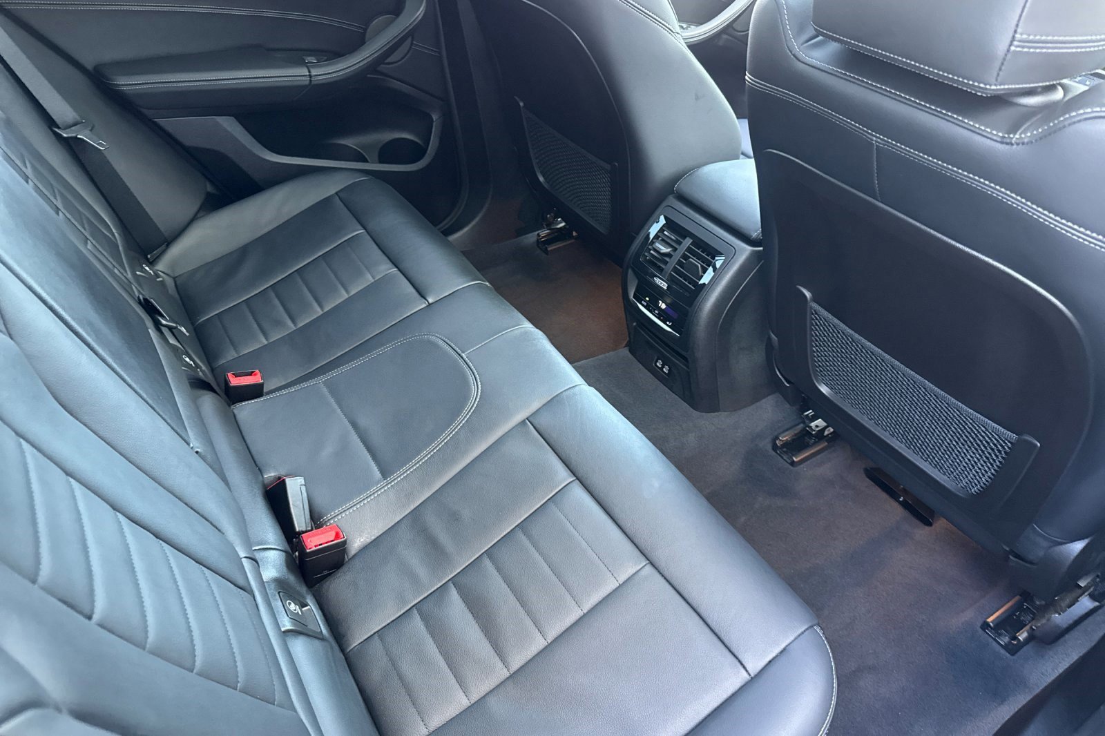 Used 2023 BMW X4 M40i w/ Premium Package image 30