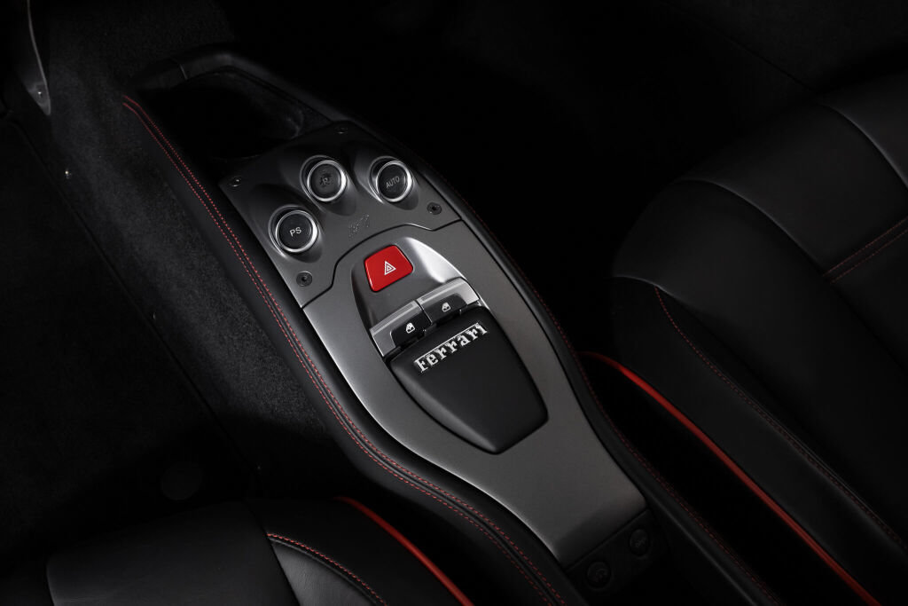 Used 2013 Ferrari 458 Italia Coupe RWD image 38