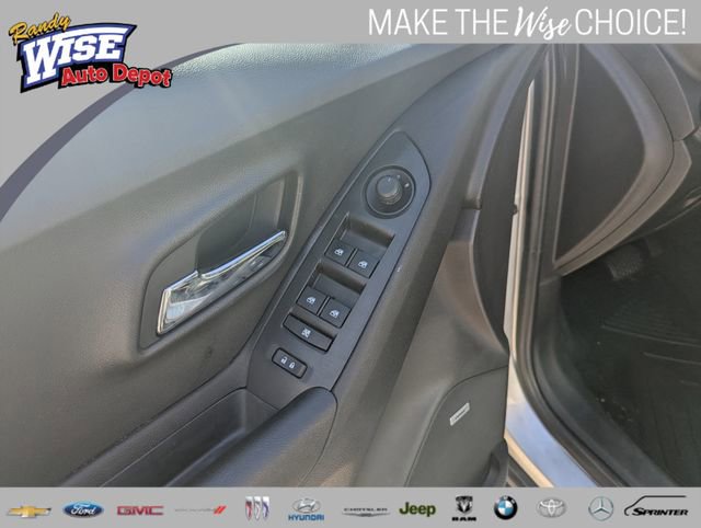 Used 2016 Chevrolet Trax LT w/ LT Sun and Sound Package FWD image 10