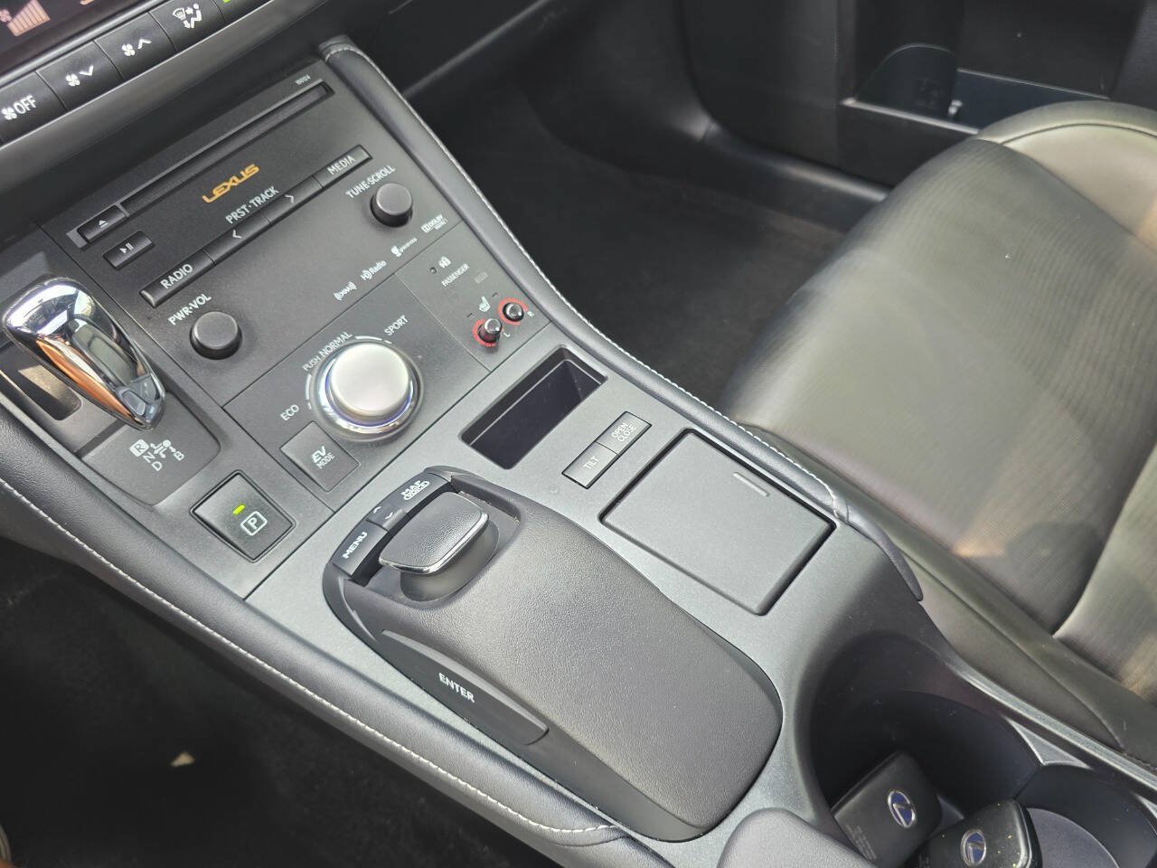Used 2013 Lexus CT 200h w/ F Sport Pkg w/Nuluxe Trim FWD image 19