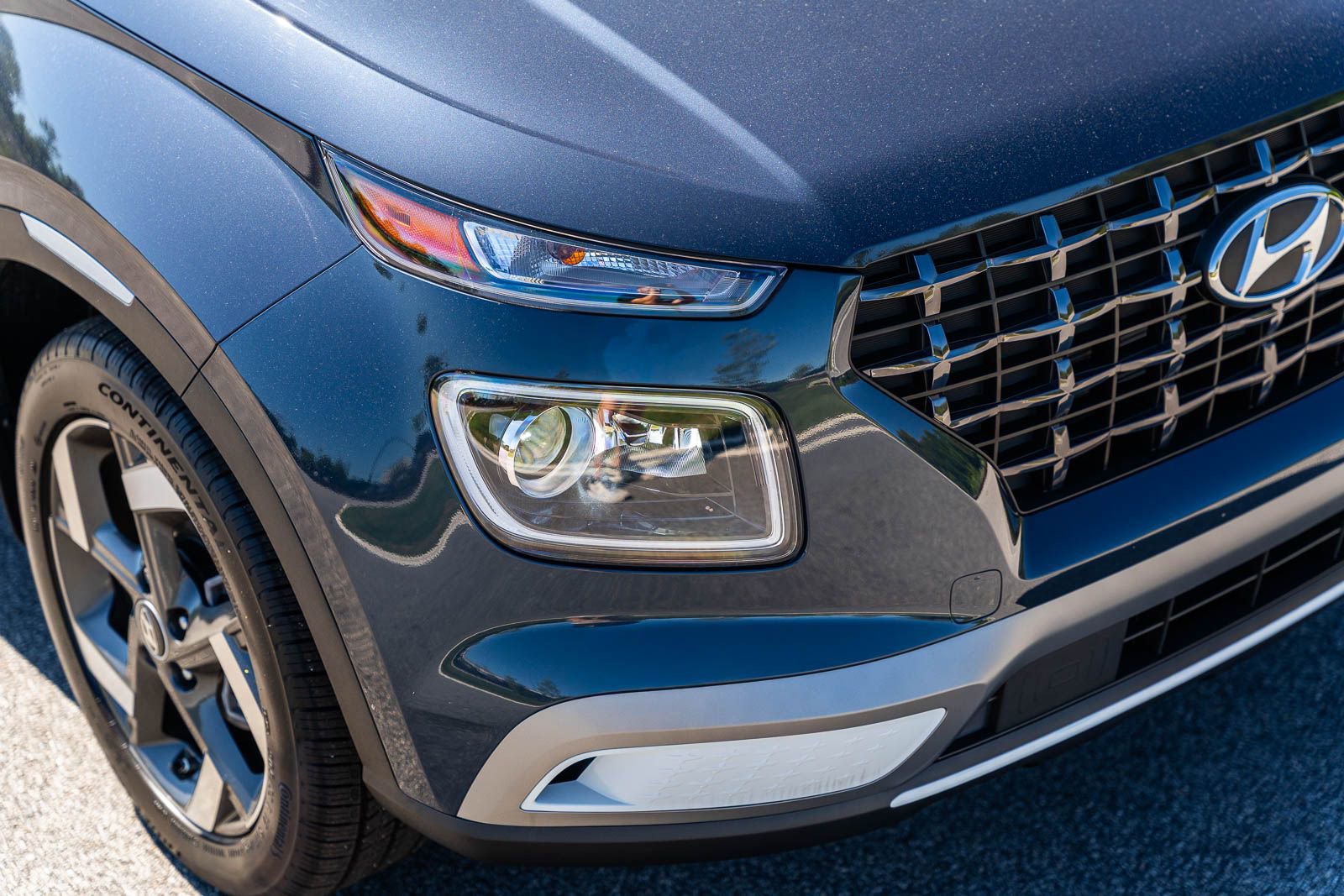 Used 2025 Hyundai Venue Limited FWD image 11