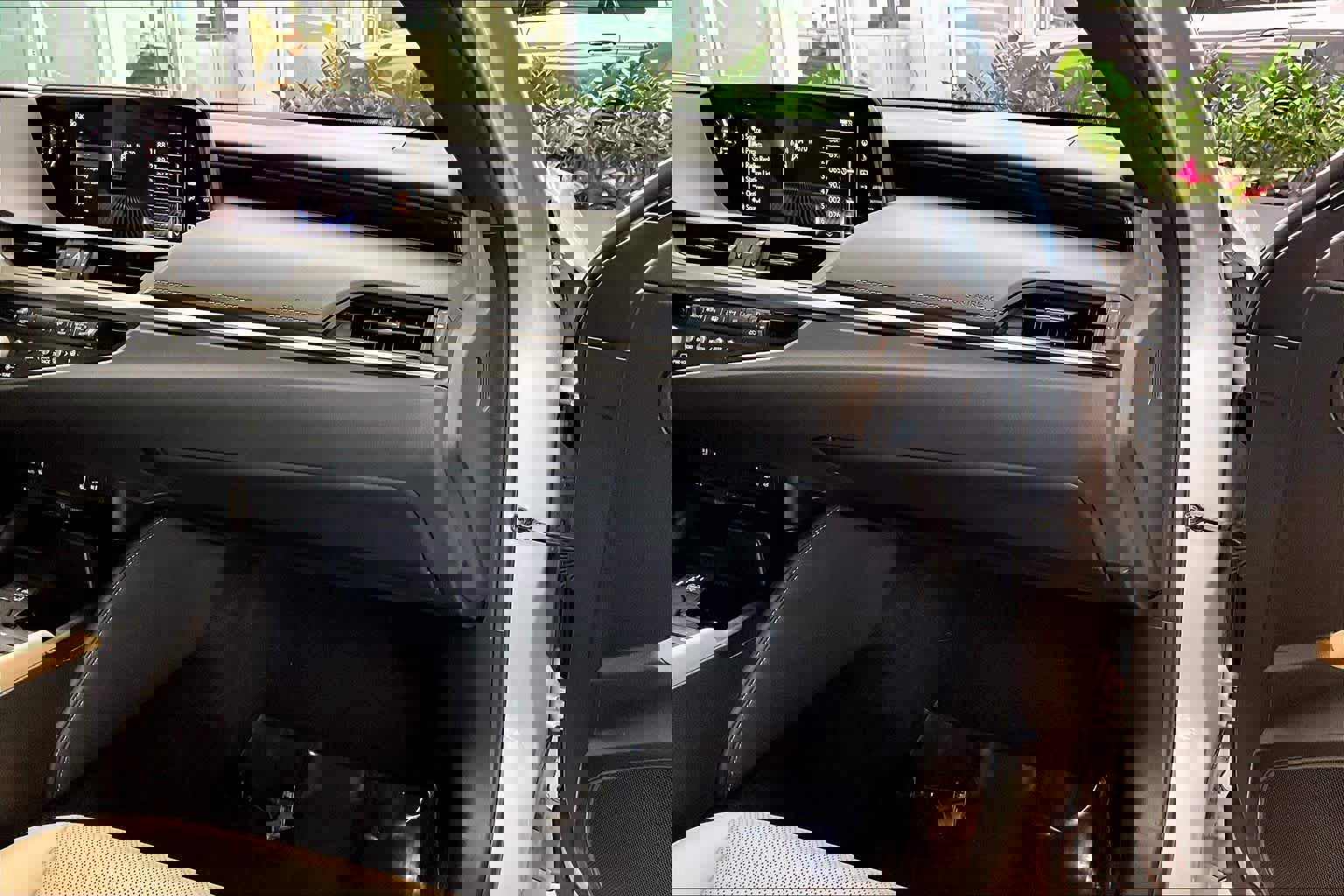 Used 2021 Lexus ES 300h w/ Premium Package image 18