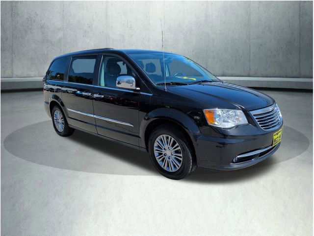 Used 2016 Chrysler Town & Country Touring-L FWD image 9