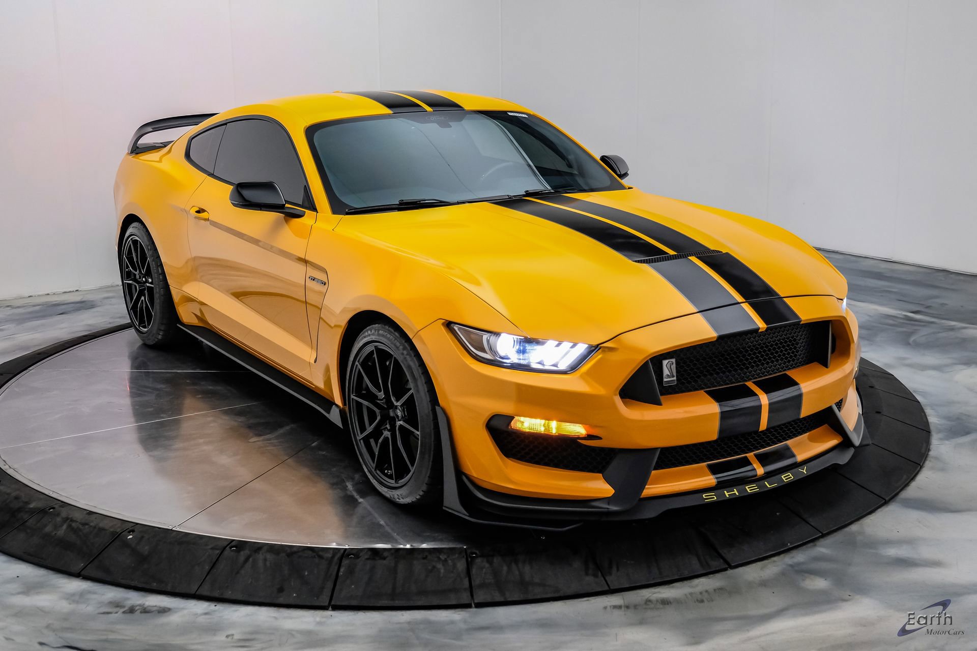 Used 2019 Ford Mustang Shelby GT350 w/ Technology Package RWD image 24