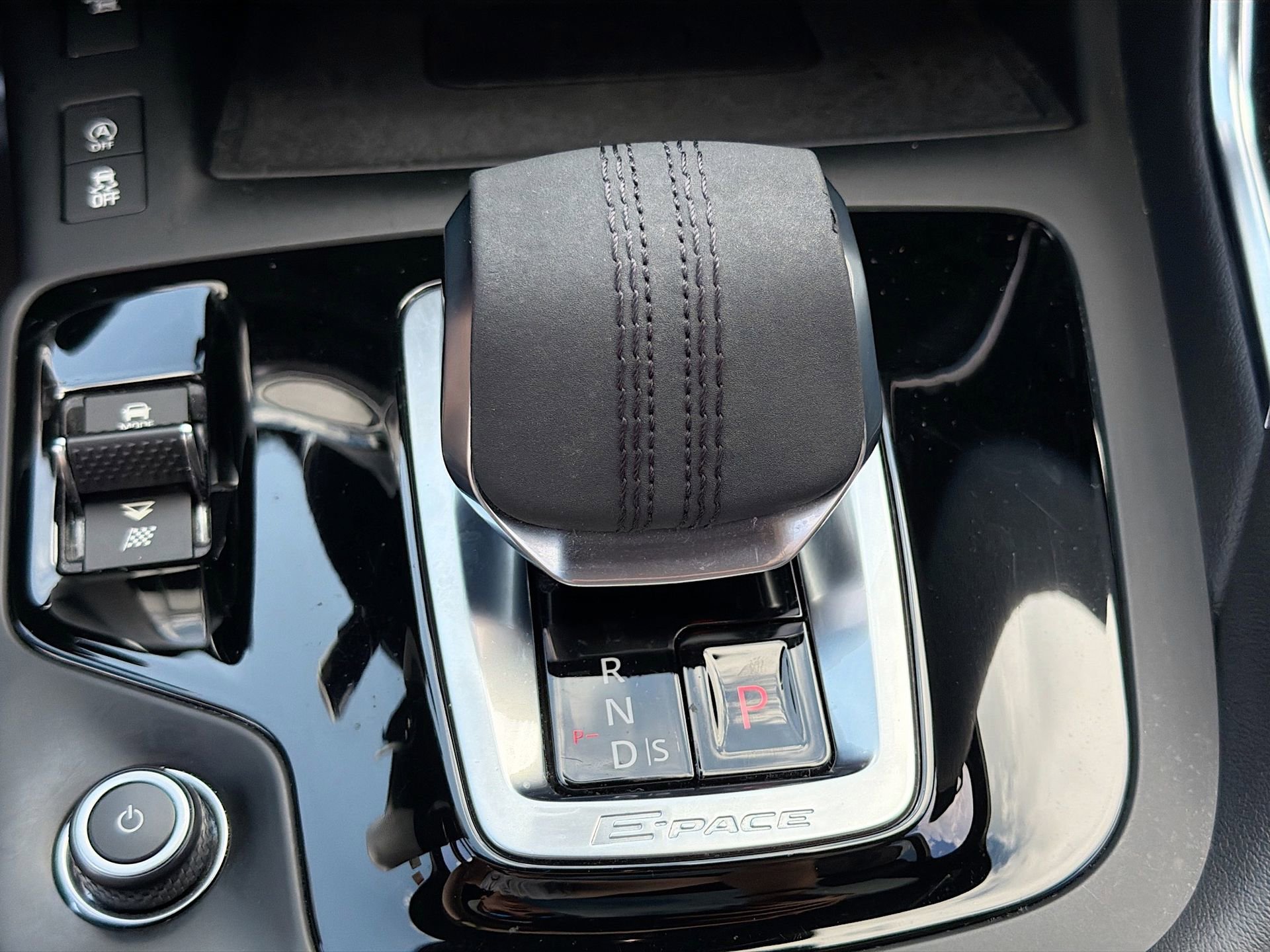 Used 2022 Jaguar E-PACE SE image 27