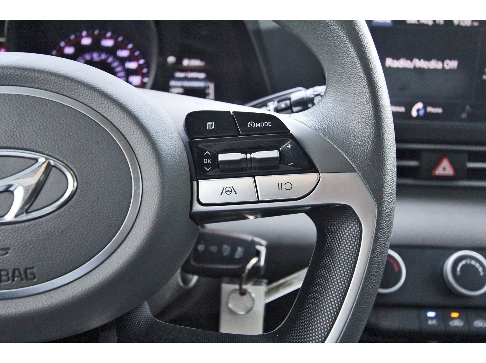 Used 2023 Hyundai Elantra SE FWD image 23