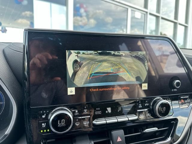 Used 2023 Toyota Highlander Limited AWD/4WD image 43