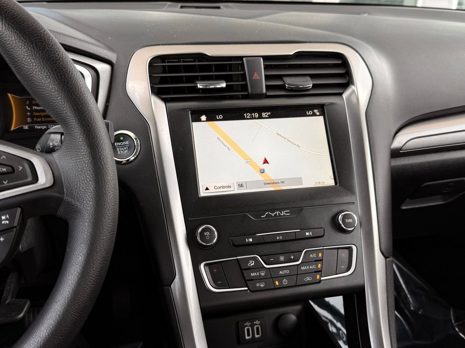 Used 2019 Ford Fusion SE FWD image 28