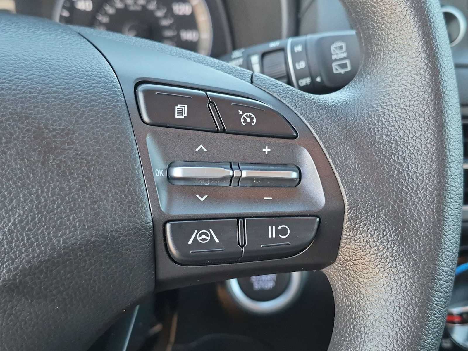 Used 2023 Hyundai Kona SEL AWD/4WD image 32