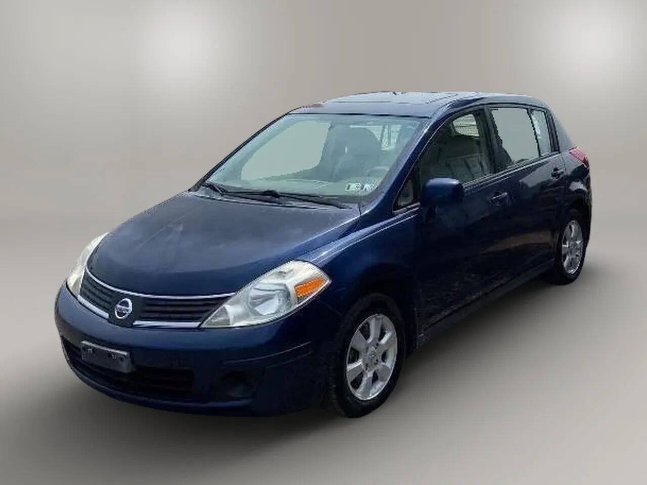 Used 2007 Nissan Versa Hatchback w/ Convenience Pkg FWD image 3