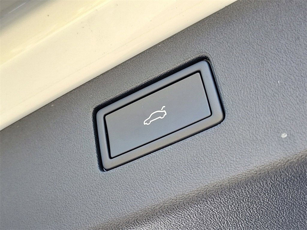 New 2026 Volkswagen Tiguan SE image 7