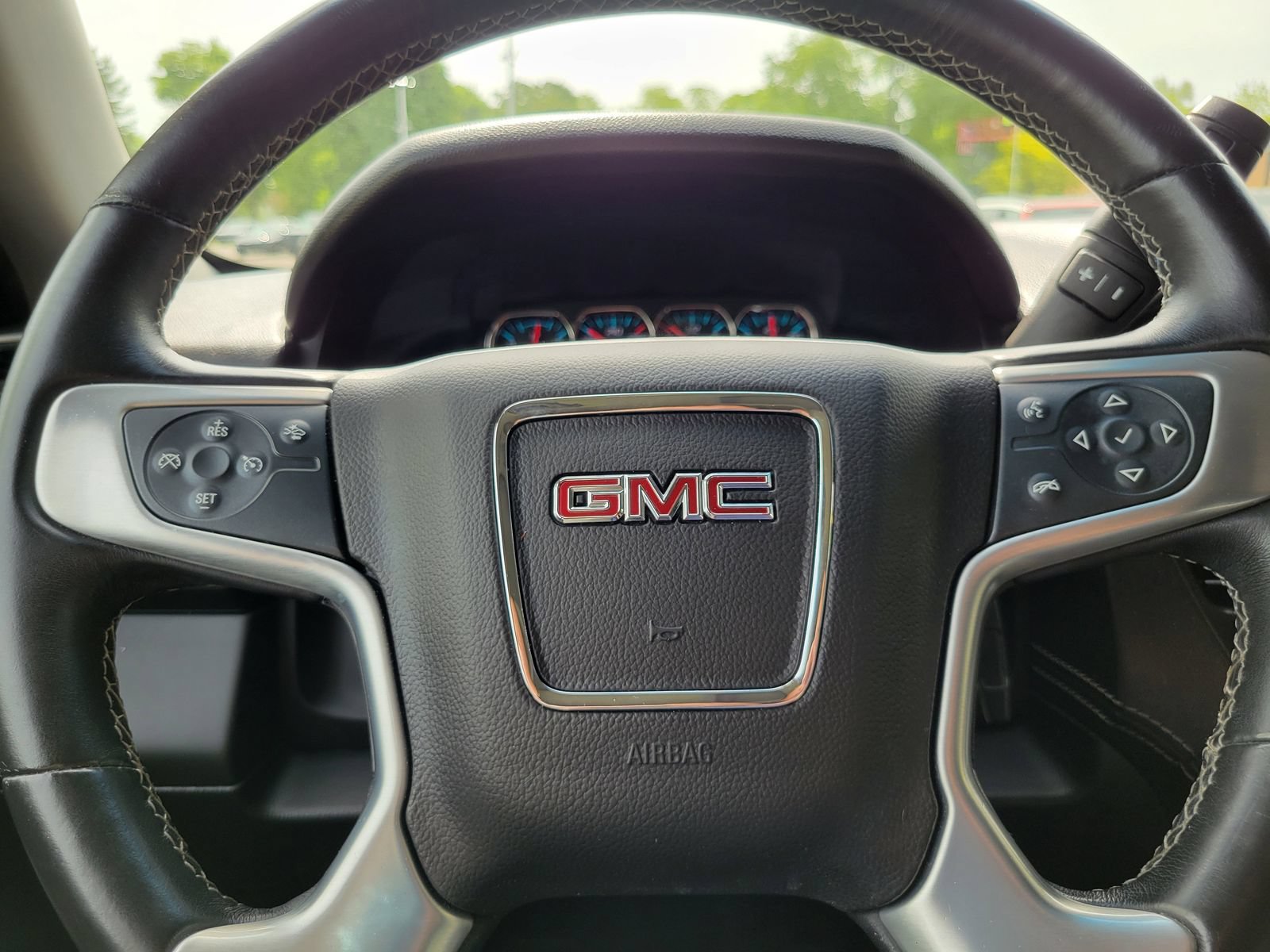 Used 2018 GMC Yukon SLT AWD/4WD image 10
