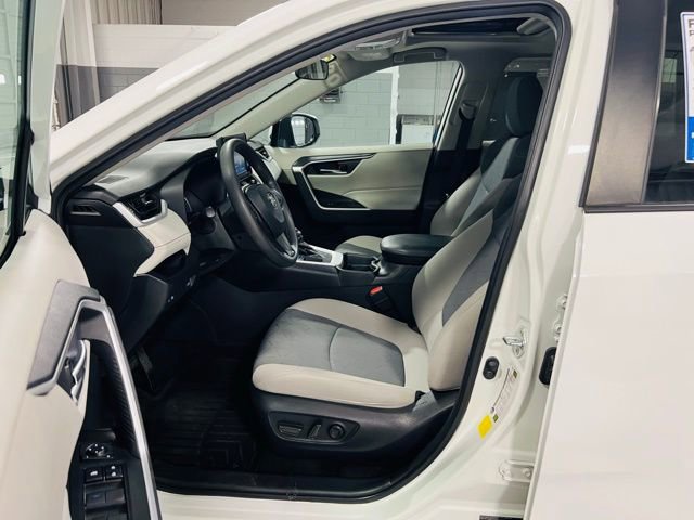 Used 2021 Toyota RAV4 XLE w/ Convenience Package FWD image 23