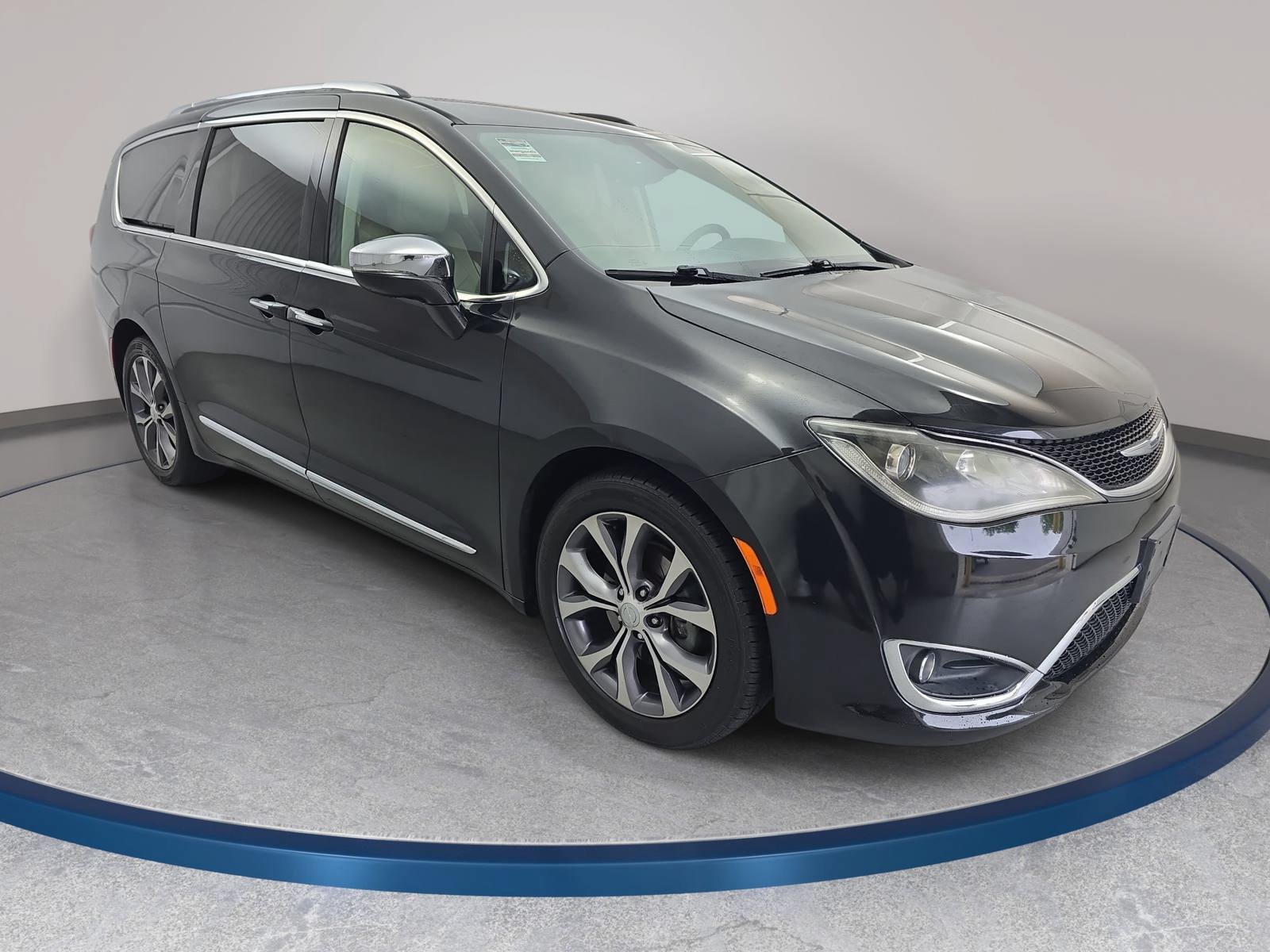Used 2017 Chrysler Pacifica Limited w/ UConnect Theater Package FWD image 3