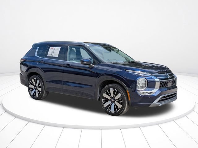 Used 2025 Mitsubishi Outlander SEL FWD image 2