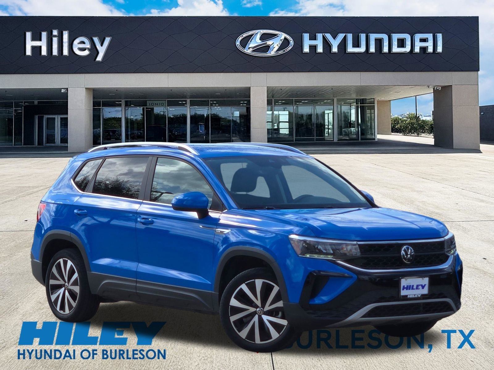 Used 2023 Volkswagen Taos SE image 2