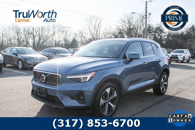 Used 2025 Volvo XC40 B5 Plus image 1