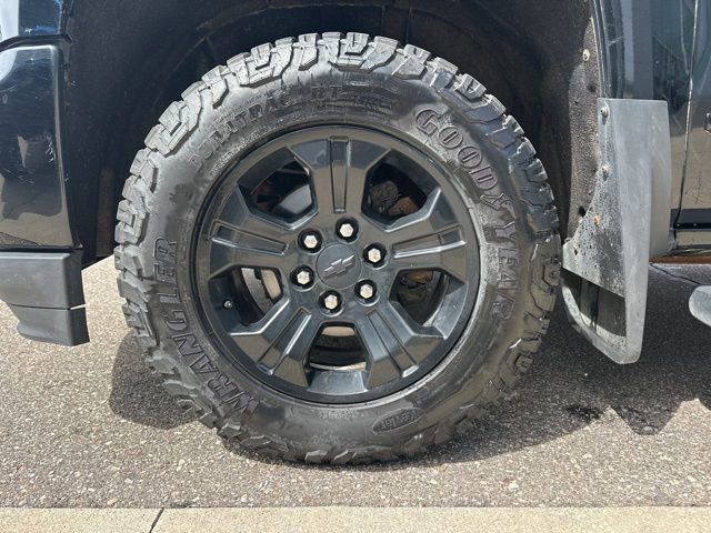 Used 2017 Chevrolet Silverado 1500 LTZ Z71 w/ Midnight Edition AWD/4WD image 8