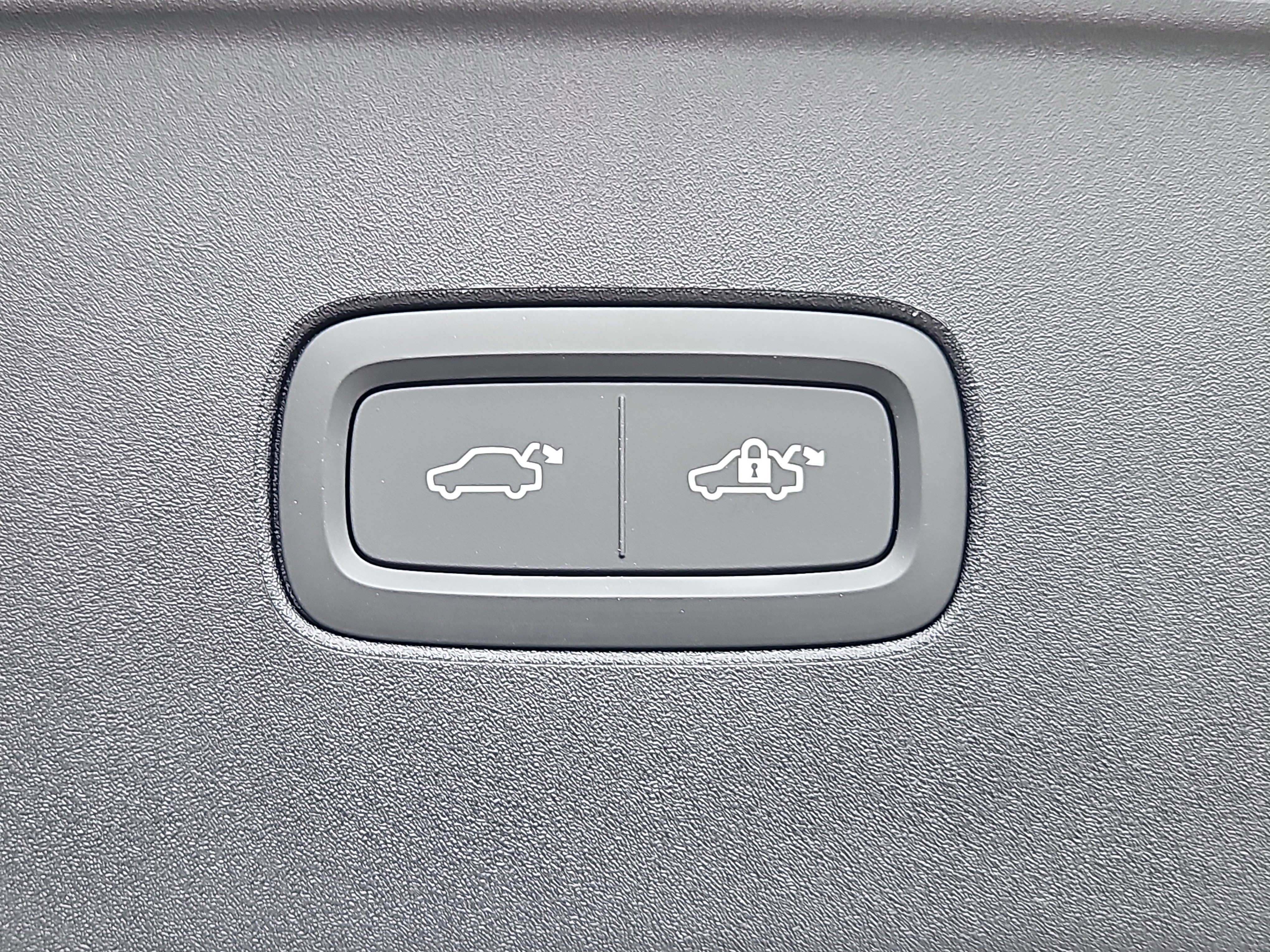 New 2025 Volvo EX90 Plus w/ Protection Package Premier image 13