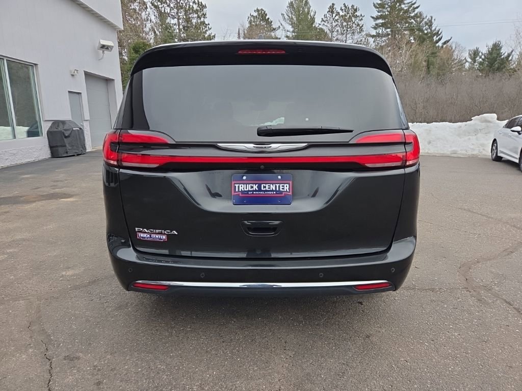 Used 2023 Chrysler Pacifica Touring-L FWD image 4