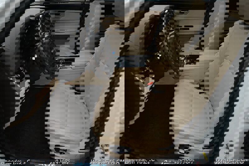 Used 2020 Jaguar XF Premium image 11