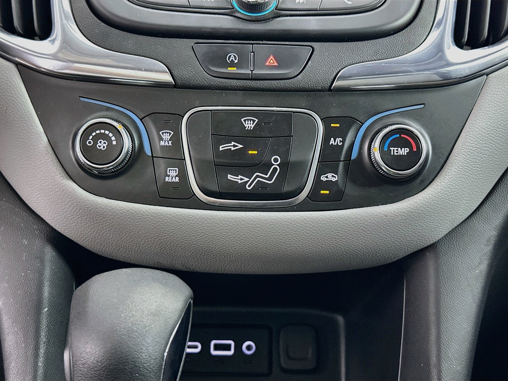 Used 2023 Chevrolet Equinox LS w/ Midnight Edition FWD image 23