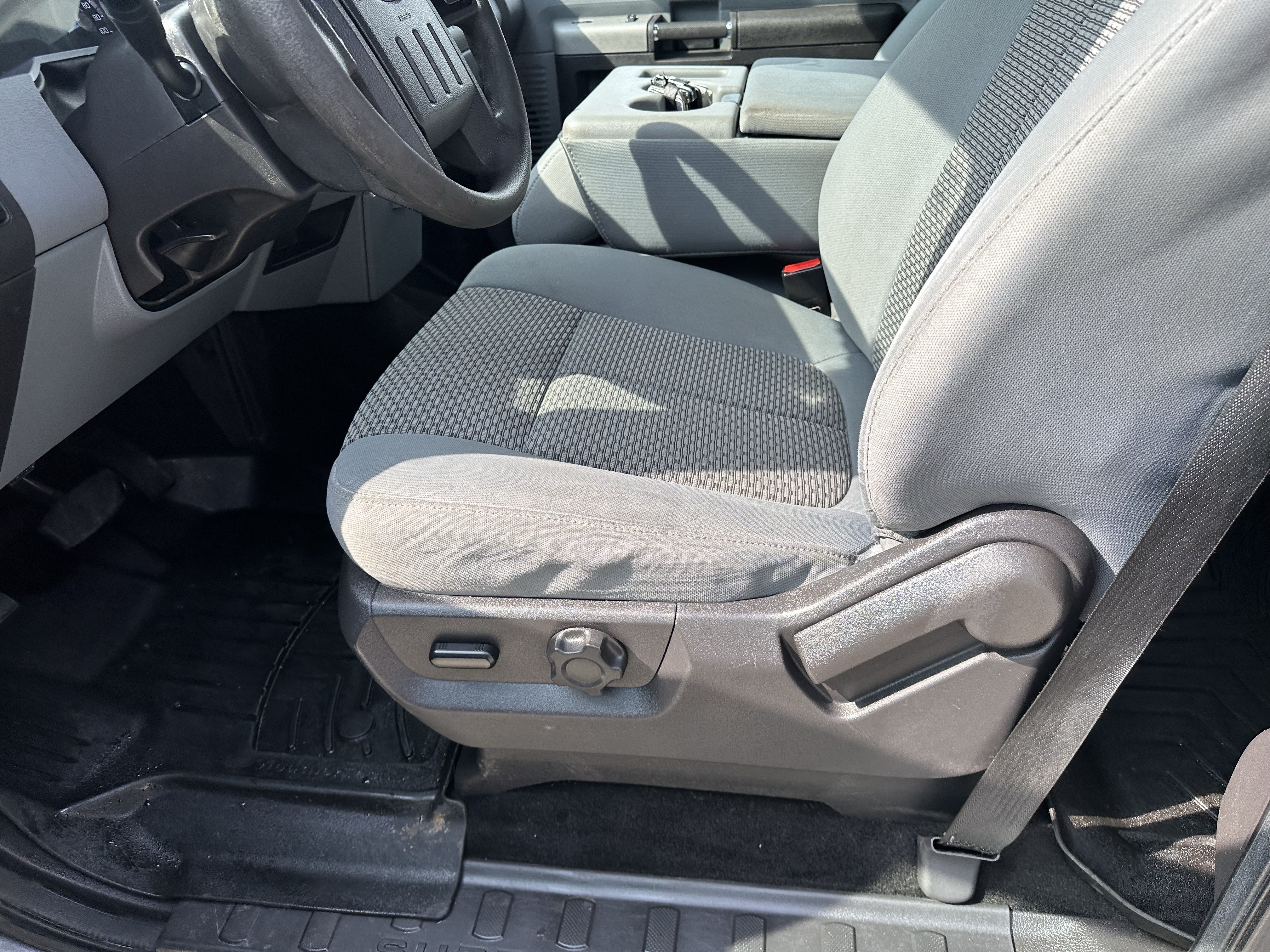 Used 2016 Ford F250 XLT w/ Camper Package AWD/4WD image 5