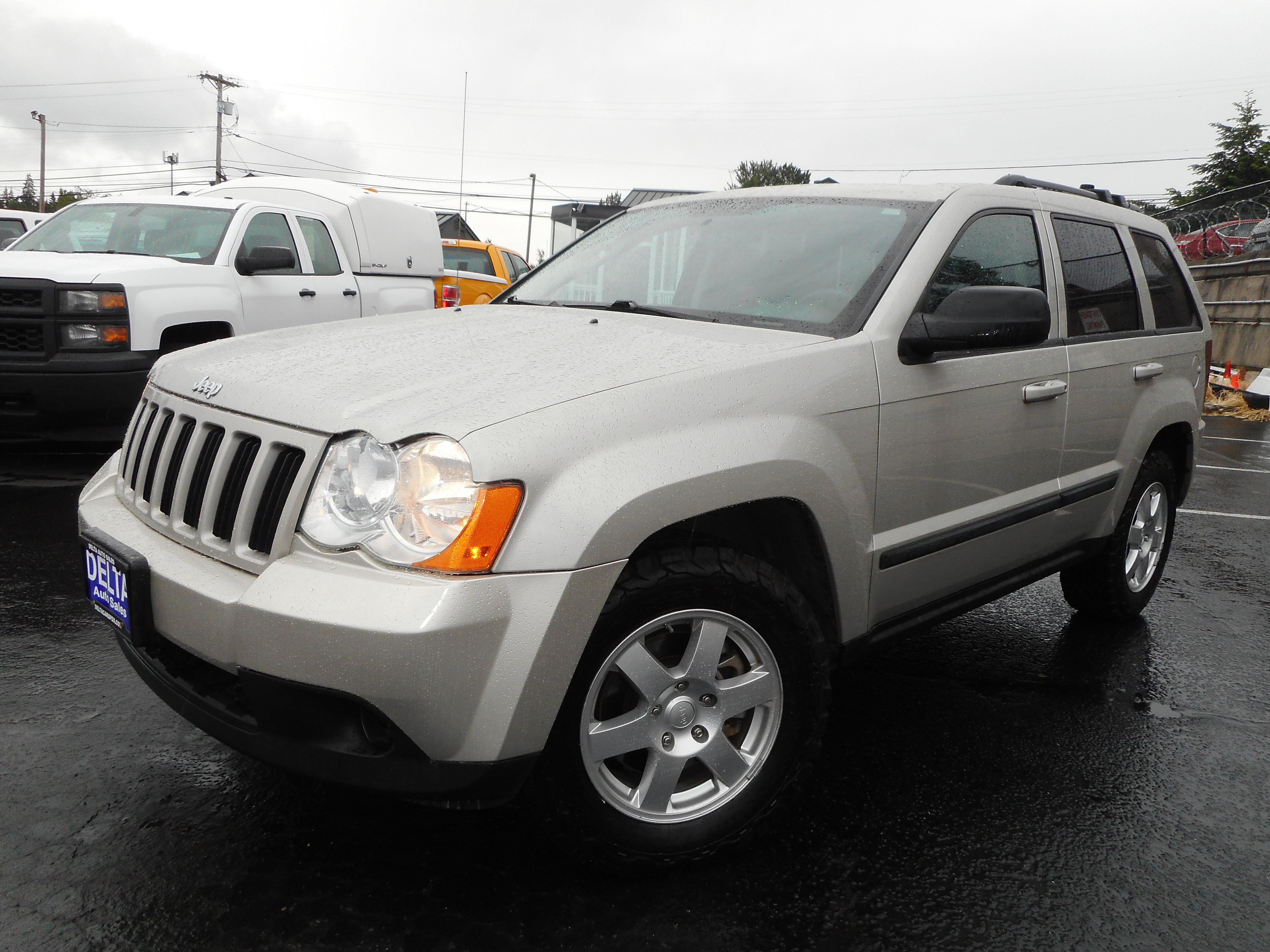 Used 2009 Jeep Grand Cherokee Laredo AWD/4WD image 4