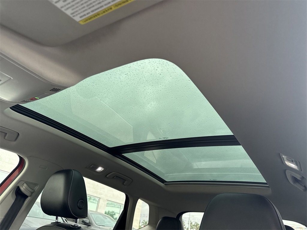 Used 2022 Volkswagen Taos SE w/ Panoramic Sunroof Package image 16